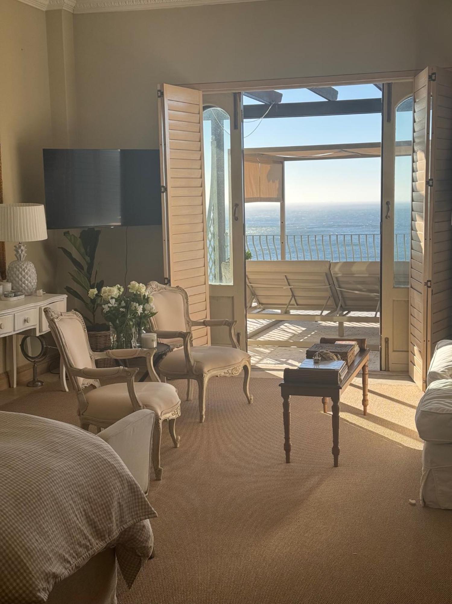 Villa Del Mar - "Luxurious En-Suite Bedroom With Lounge And Stunning Sea View Balcony In Bantry Bay" Cape Town Bagian luar foto