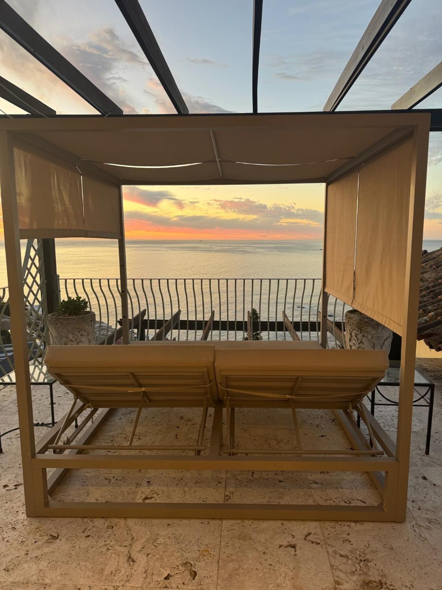 Villa Del Mar - "Luxurious En-Suite Bedroom With Lounge And Stunning Sea View Balcony In Bantry Bay" Cape Town Bagian luar foto