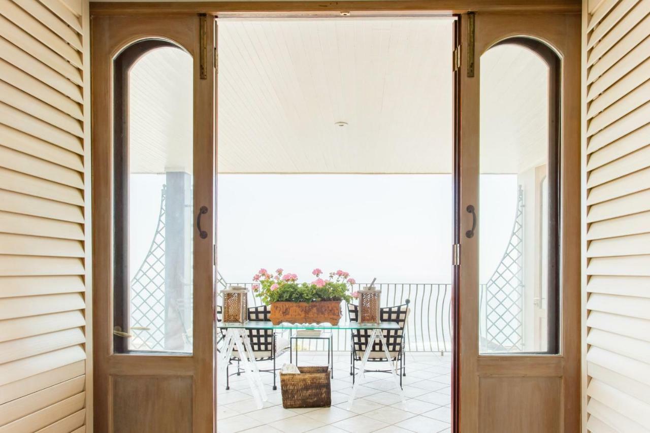 Villa Del Mar - "Luxurious En-Suite Bedroom With Lounge And Stunning Sea View Balcony In Bantry Bay" Cape Town Bagian luar foto