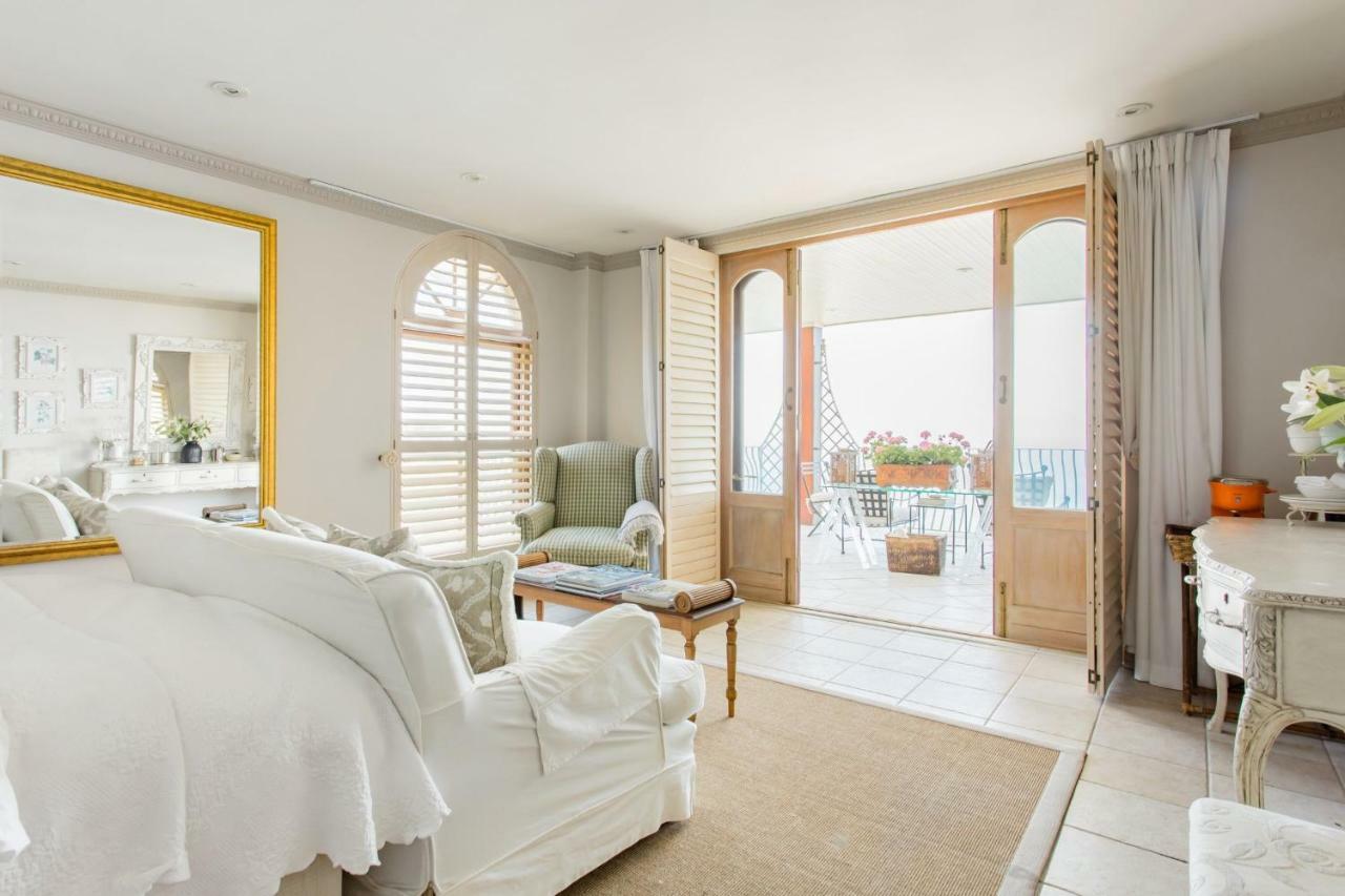 Villa Del Mar - "Luxurious En-Suite Bedroom With Lounge And Stunning Sea View Balcony In Bantry Bay" Cape Town Bagian luar foto